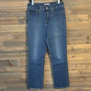 Excellent condition -Levi’s style 314- straight leg-size 30